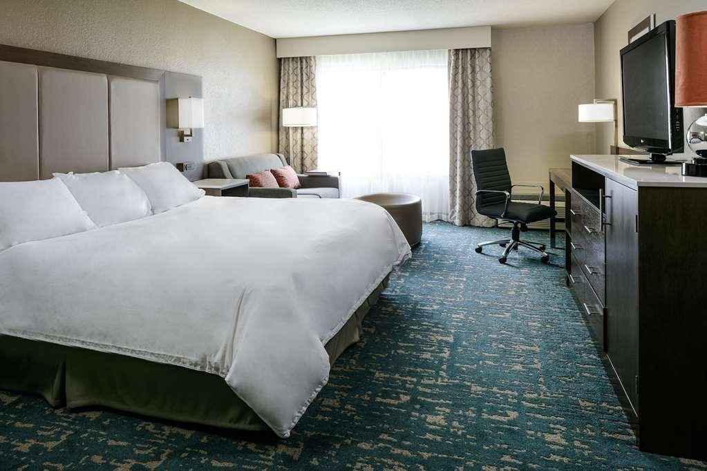 - Iowa By Ihg 3* Coralville