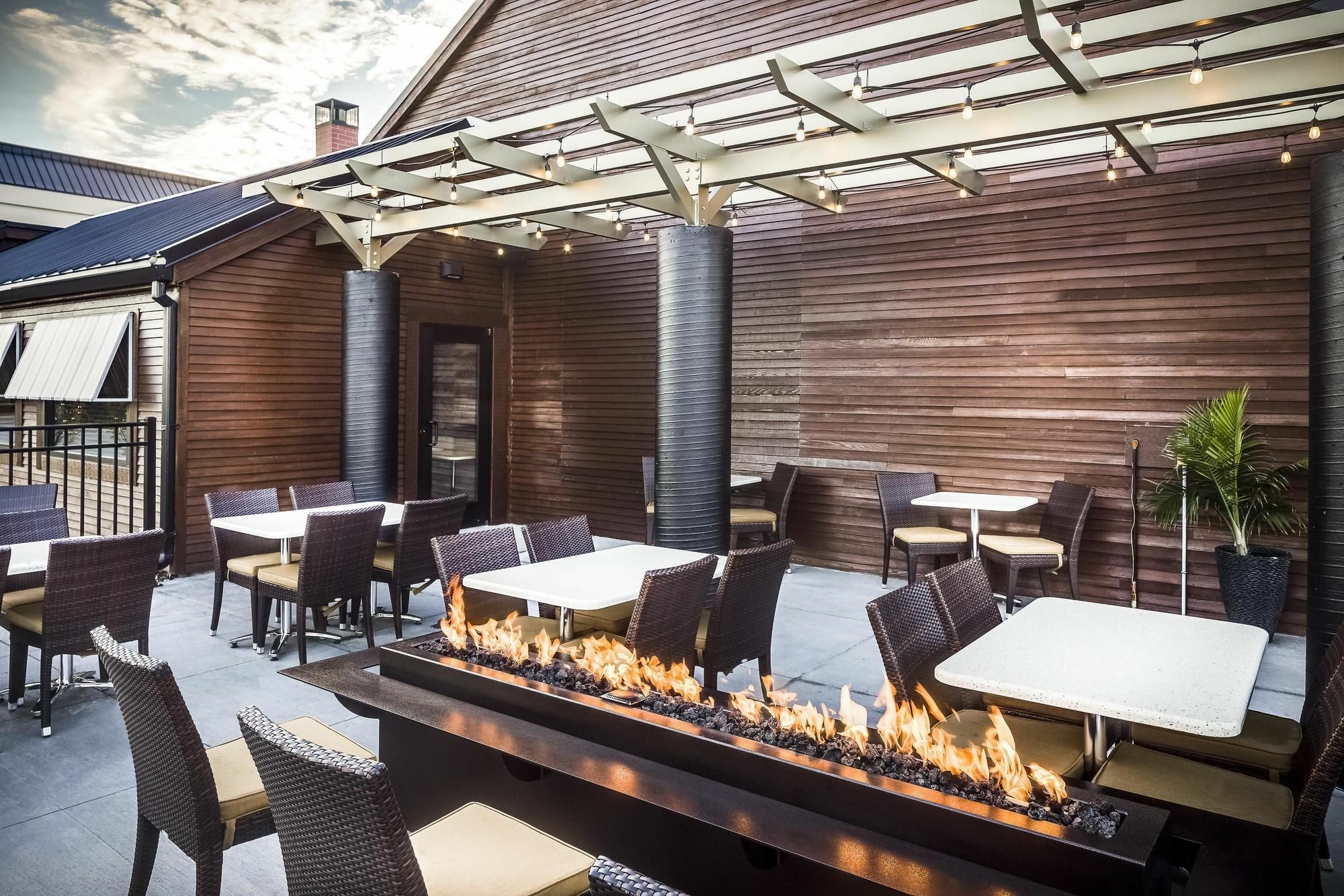 - Iowa By Ihg 3* Coralville
