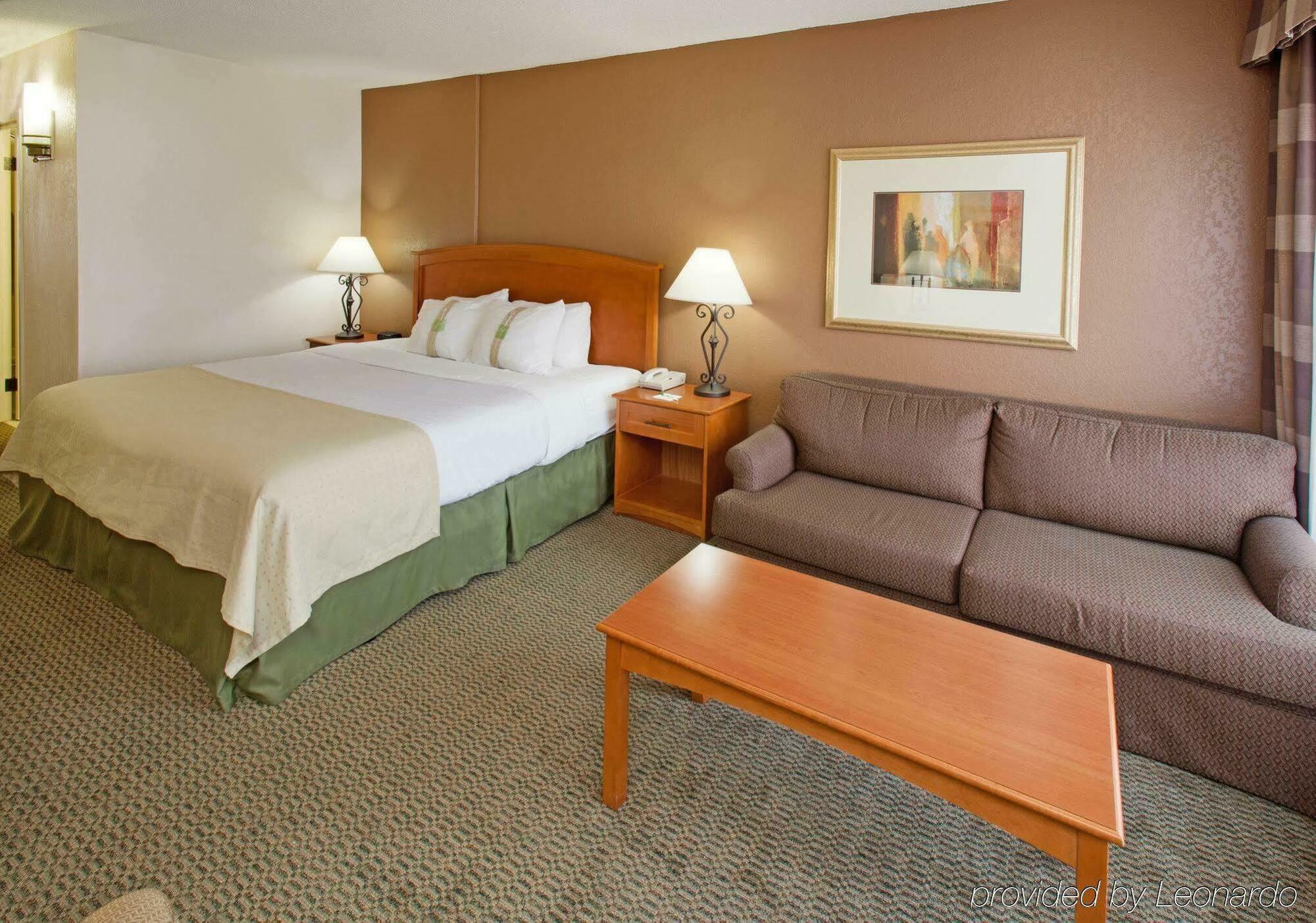 - Iowa By Ihg Hotel Coralville