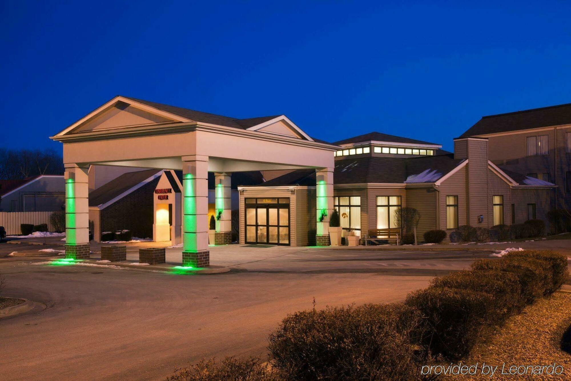 - Iowa By Ihg 3* Coralville